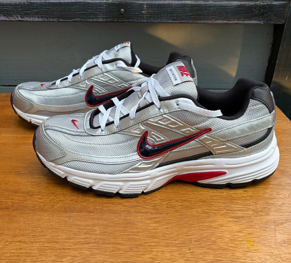 Nike Initiator Metallic Silver Red Black Men’s Size 11 Running Shoes 394055-001
